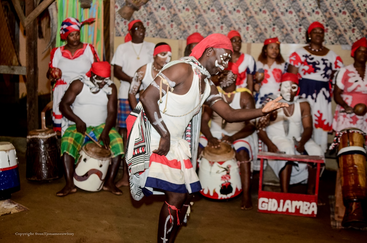 Surinaamse namiddag: Susa & Papa Wenti, Slaven dans - afgelast